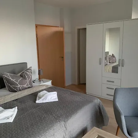 Lägenhetshotell Einraumapartment Mit Seeblickbalkon 4*