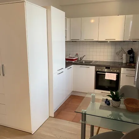 Lägenhetshotell Einraumapartment Mit Seeblickbalkon 4*