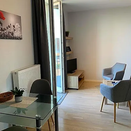 Lägenhetshotell Einraumapartment Mit Seeblickbalkon