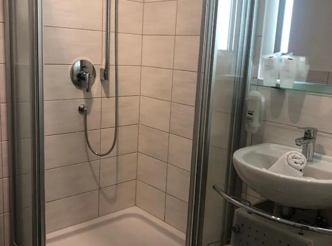 Einraumapartment Mit Seeblickbalkon アパートホテル ラインスベルク